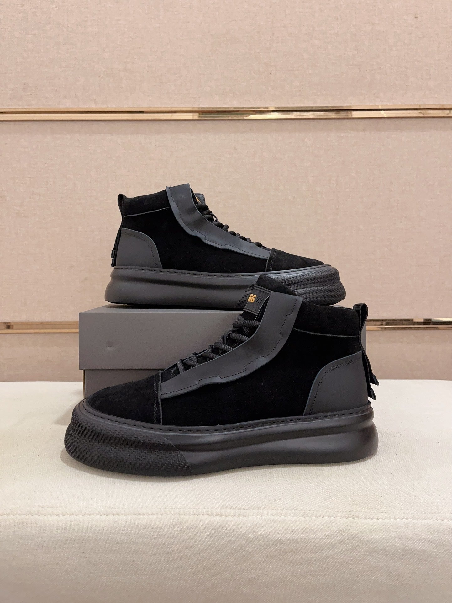 UGG Neumel Chukka Boot — The Gift They’ll Actually Wear Every Day (EU 39–44)