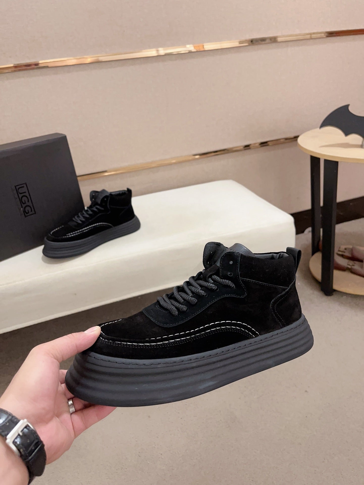 UGG Lace-Up Suede Boot — All-Day Comfort Meets Elevated Street Style (EU 39–44)