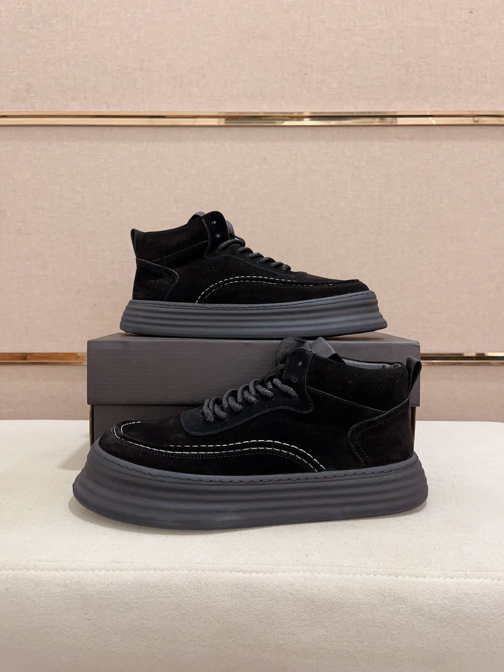 UGG Lace-Up Suede Boot — All-Day Comfort Meets Elevated Street Style (EU 39–44)
