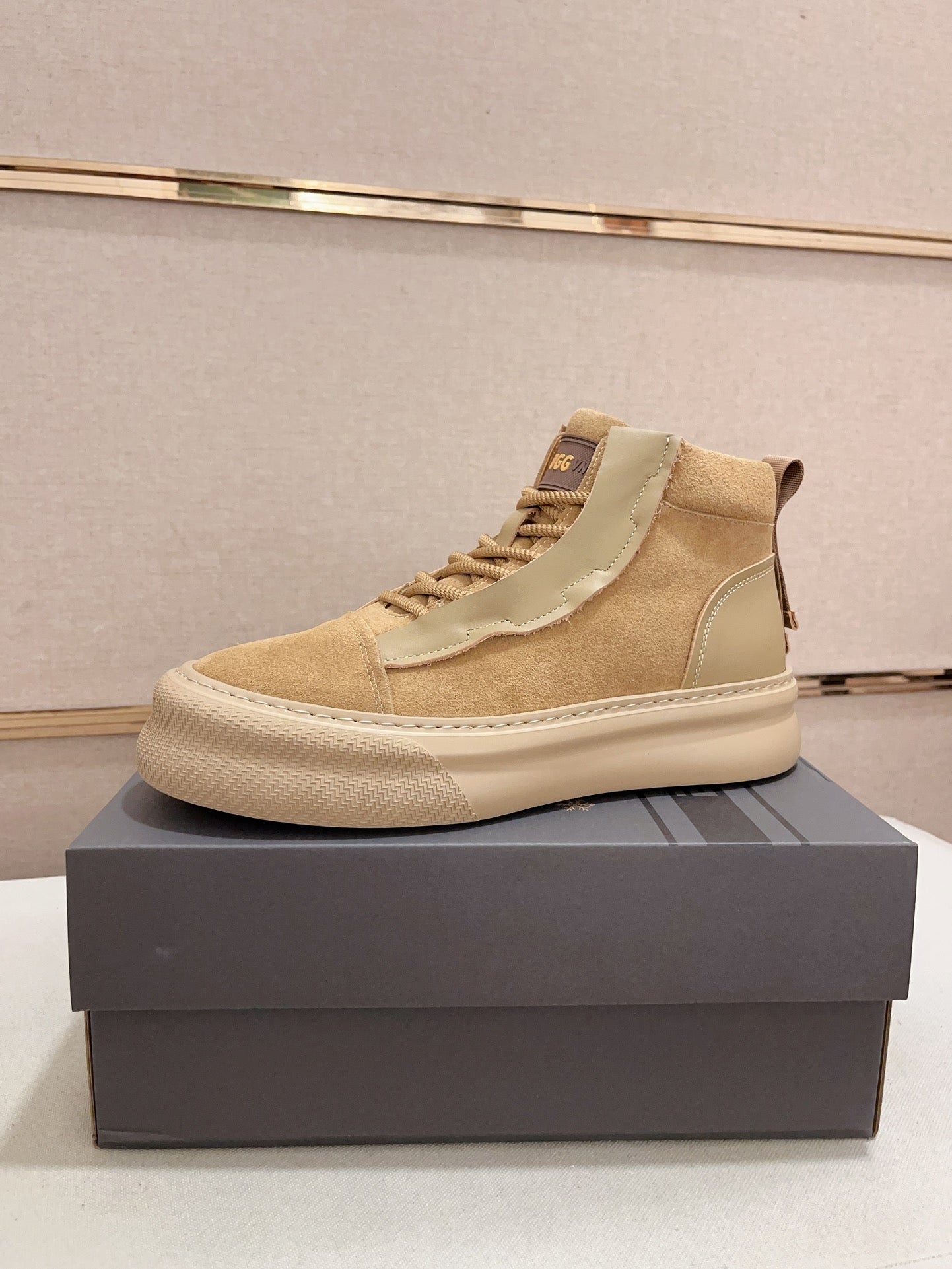 UGG Neumel Chukka Boot — Nature’s Best Materials, Worn Your Way (EU 39–44)