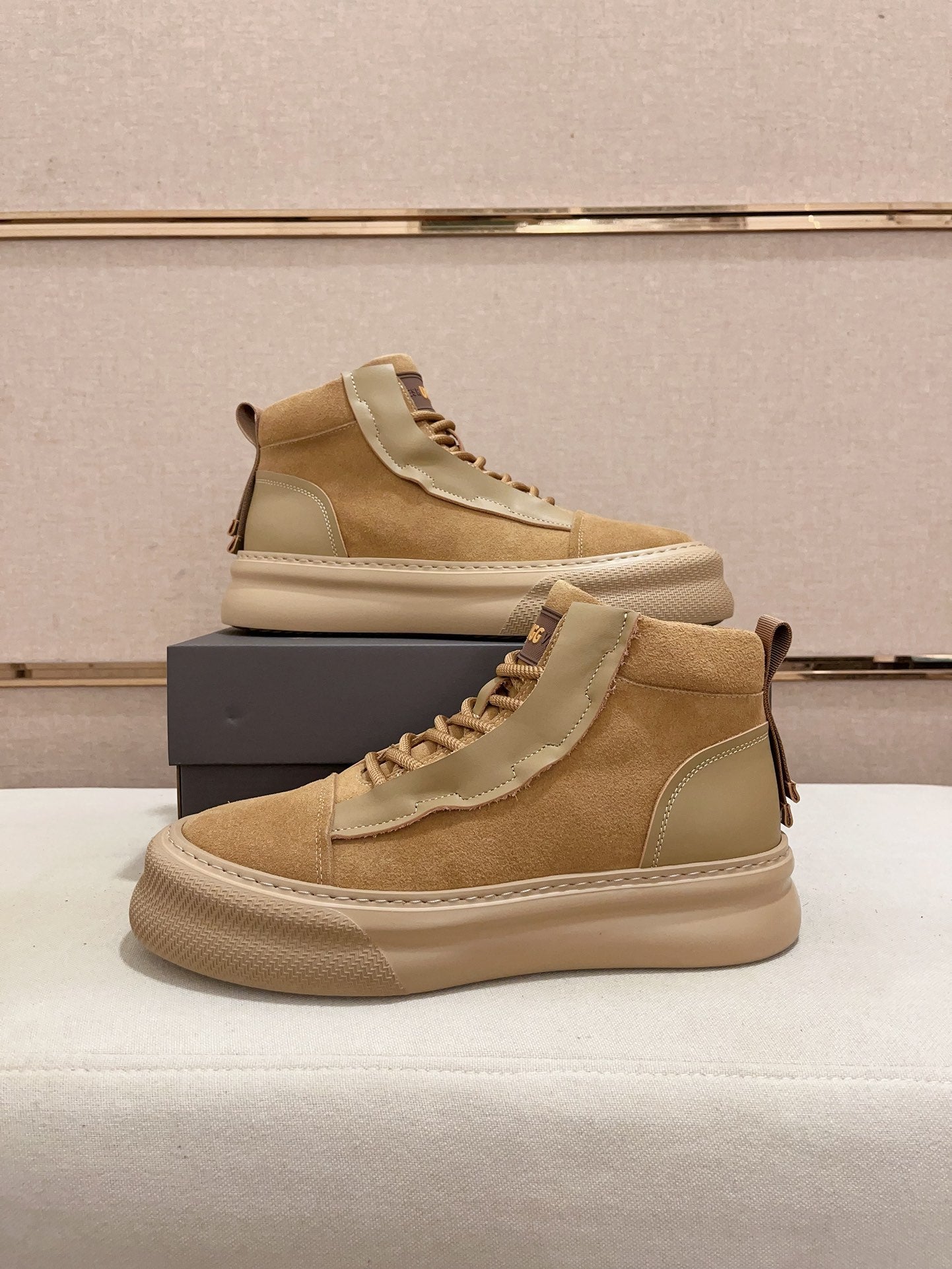 UGG Neumel Chukka Boot — Nature’s Best Materials, Worn Your Way (EU 39–44)