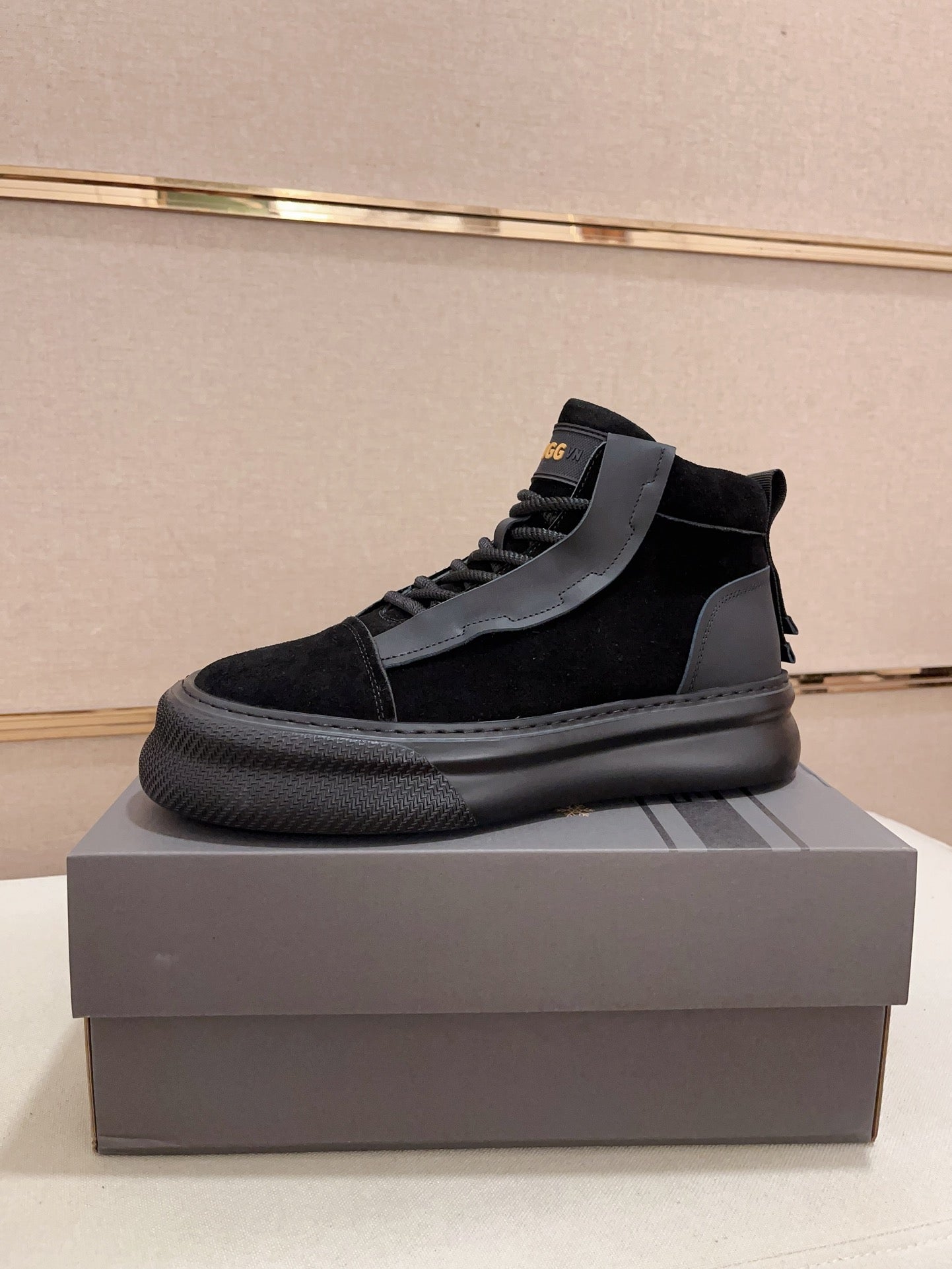 UGG Neumel Chukka Boot — The Gift They’ll Actually Wear Every Day (EU 39–44)